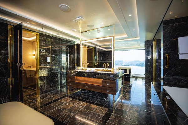 RSSC, Seven Seas Splendor, Regent Suite 7.jpg